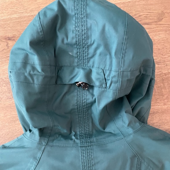 Lululemon Right as Rain Jacket.  Green.  Size 4 - Picture 14 of 15
